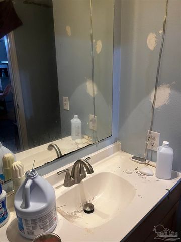 5943 Capitol Dr, Gulf Breeze, FL 32563