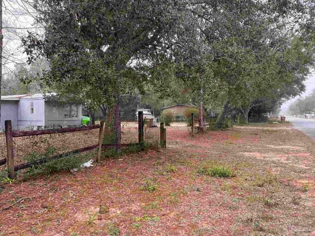 5943 Capitol Dr, Gulf Breeze, FL 32563