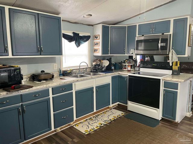 5943 Capitol Dr, Gulf Breeze, FL 32563