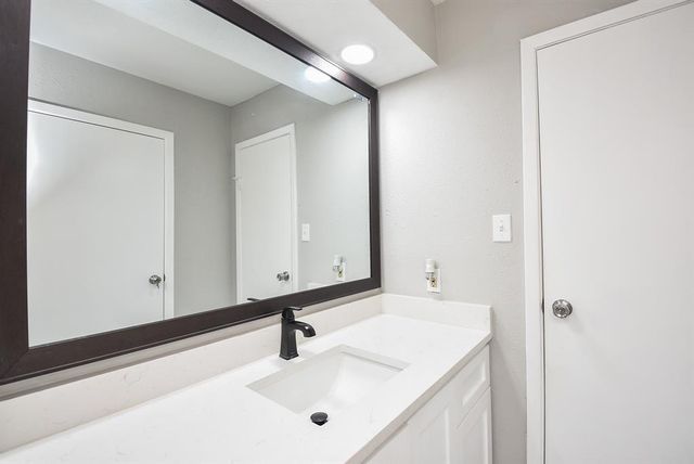 6418 Cambridge Glen Lane, Houston, TX 77035