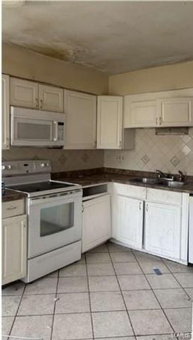 6937 Berkridge Court, Hazelwood, MO 63042