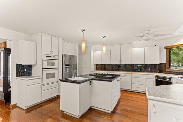 2534 Farmdale Drive, Sterling Heights, MI 48314