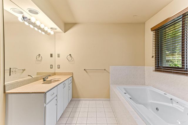2534 Farmdale Drive, Sterling Heights, MI 48314