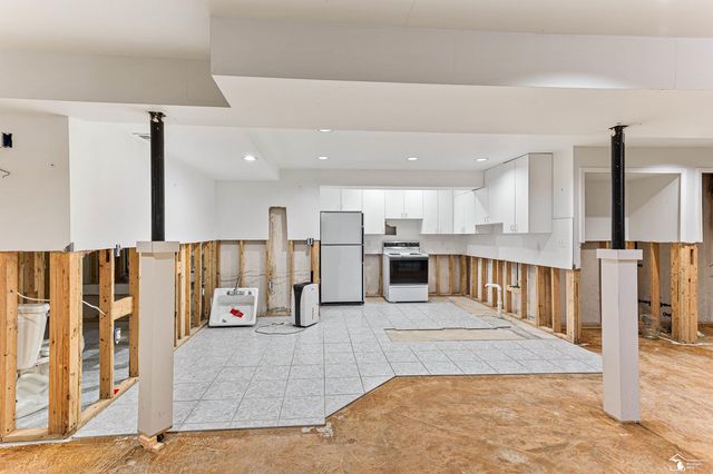 2534 Farmdale Drive, Sterling Heights, MI 48314