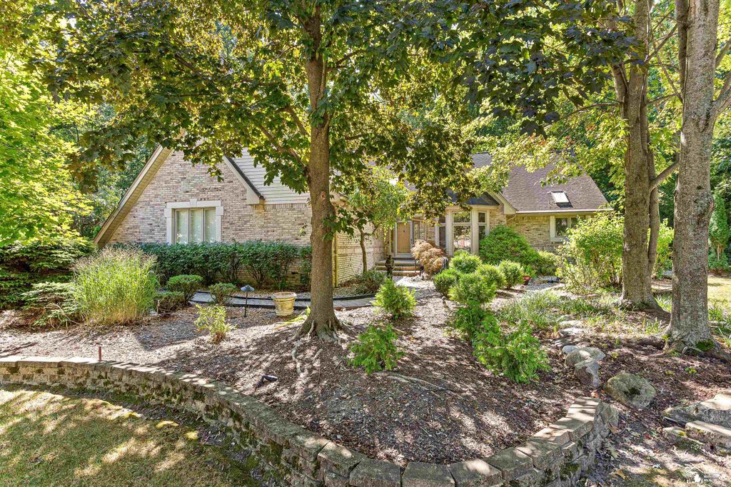 2534 Farmdale Drive, Sterling Heights, MI 48314