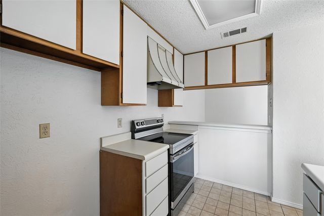 640 Bellaire Drive B, Hurst, TX 76053