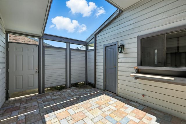 640 Bellaire Drive B, Hurst, TX 76053