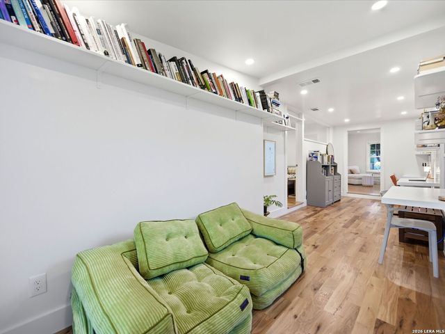 218 Larkwood Drive, San Antonio, TX 78209