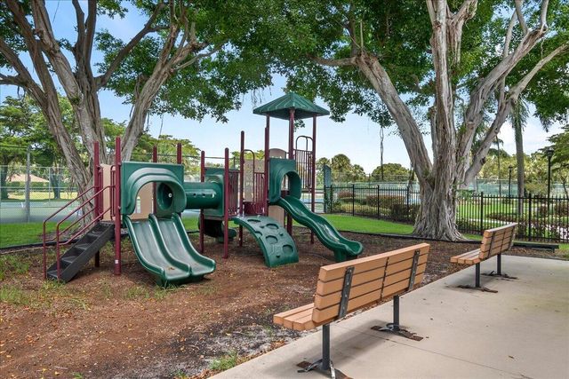 10798 SeaCliff Circle, Boca Raton, FL 33498