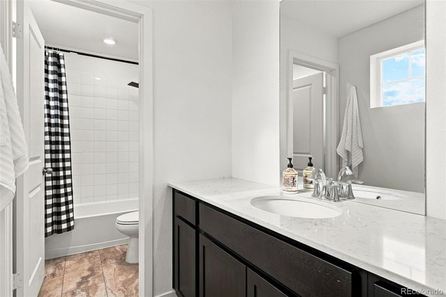 2144 S Fultondale Court, Aurora, CO 80018