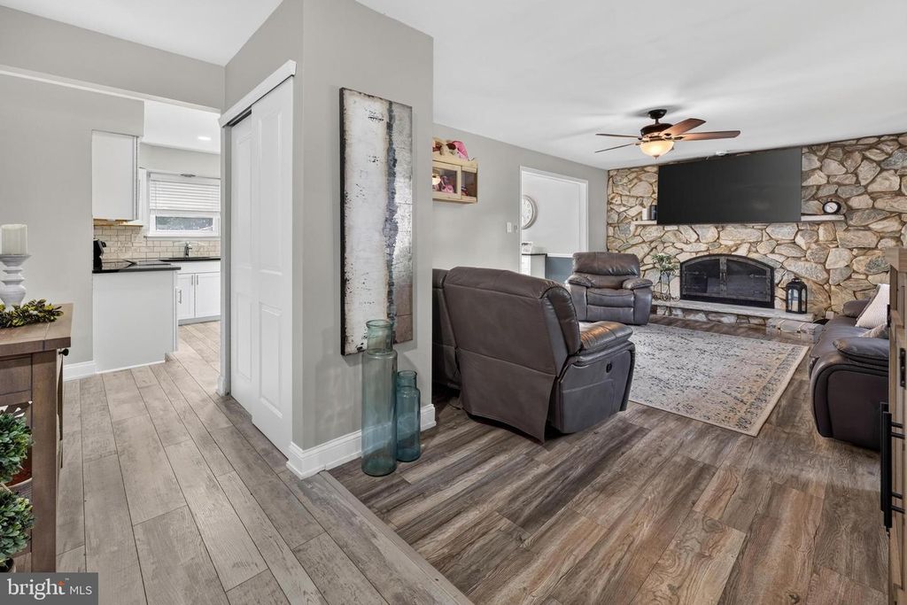 215 HARRISON AVE, BLACKWOOD, NJ 08012 — photo 2
