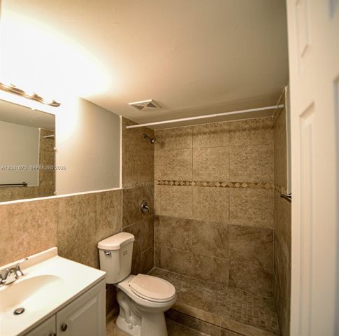 703 Gardens Dr 102, Pompano Beach, FL 33069