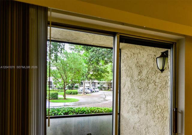 703 Gardens Dr 102, Pompano Beach, FL 33069