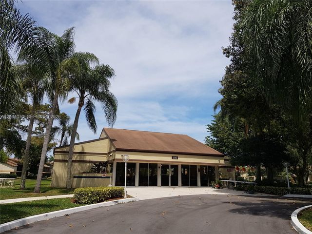 703 Gardens Dr 102, Pompano Beach, FL 33069