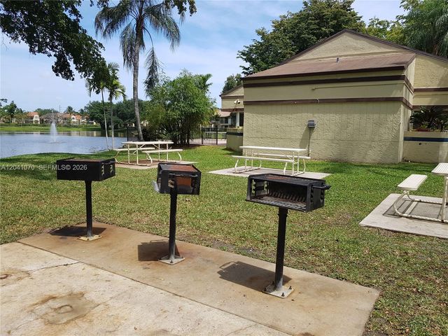703 Gardens Dr 102, Pompano Beach, FL 33069
