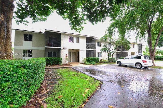703 Gardens Dr 102, Pompano Beach, FL 33069