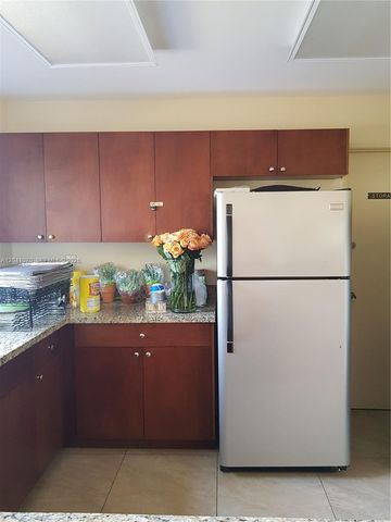 703 Gardens Dr 102, Pompano Beach, FL 33069