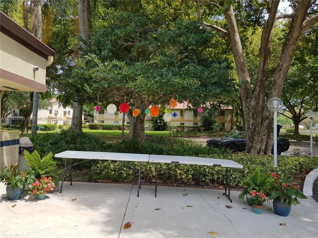 703 Gardens Dr 102, Pompano Beach, FL 33069