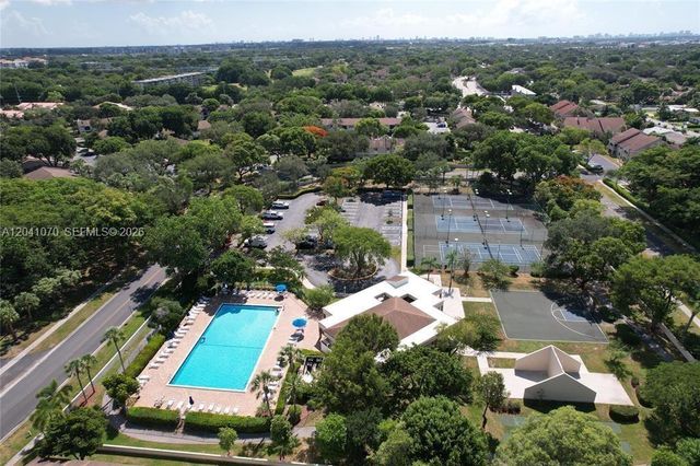 703 Gardens Dr 102, Pompano Beach, FL 33069