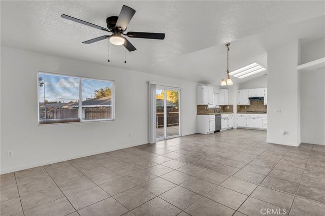 14486 Willow St, Hesperia, CA 92345