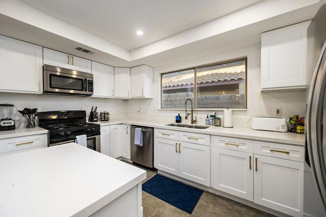 1461 E Padua Way, Palm Springs, CA 92262