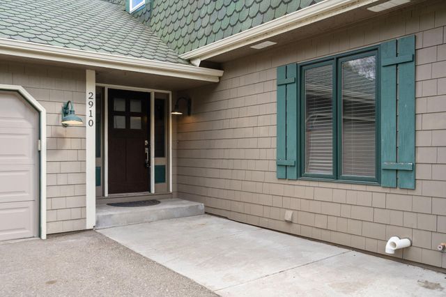 2910 Alvarado Lane N, Plymouth, MN 55447