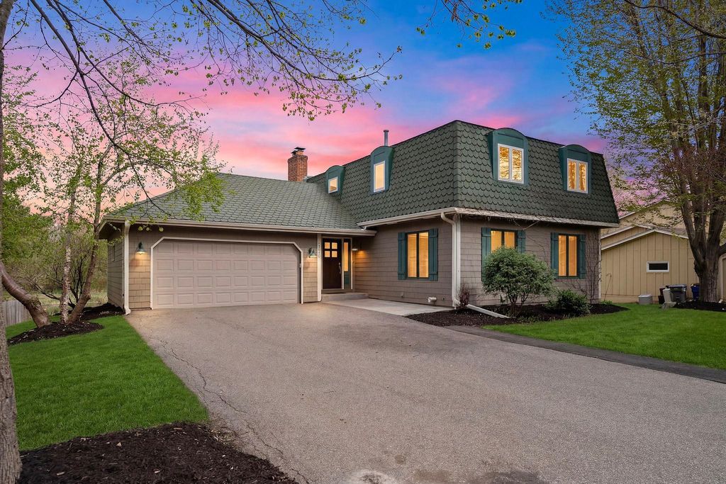 2910 Alvarado Lane N, Plymouth, MN 55447