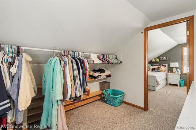 363 S Roslyn Road, Waterford, MI 48328
