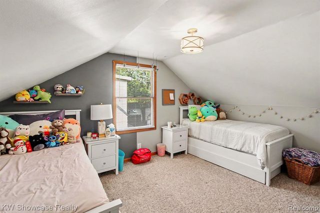363 S Roslyn Road, Waterford, MI 48328