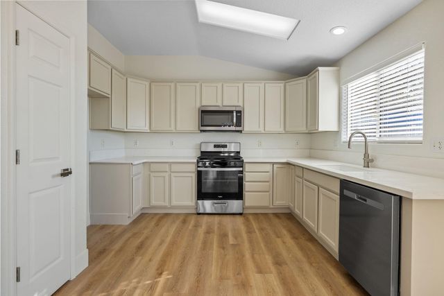 1459 Chimney Way, Lemoore, CA 93245