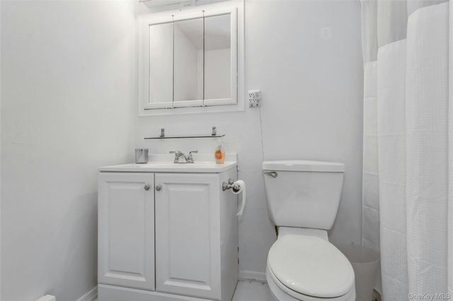 631 Hollywood Avenue, Bronx, NY 10465