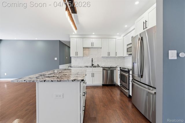 3550 Upton Drive, Troy, MI 48084