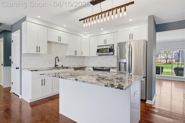 3550 Upton Drive, Troy, MI 48084