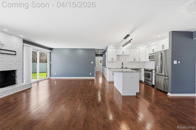 3550 Upton Drive, Troy, MI 48084