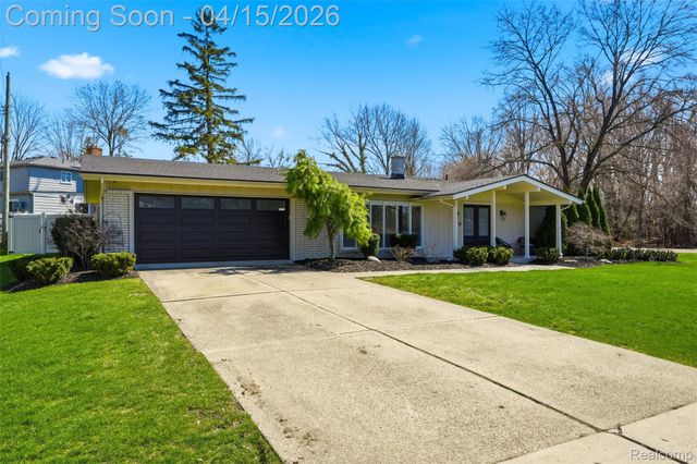 3550 Upton Drive, Troy, MI 48084
