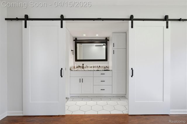 3550 Upton Drive, Troy, MI 48084