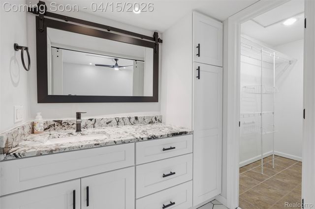 3550 Upton Drive, Troy, MI 48084