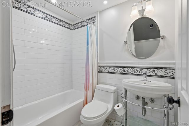 3550 Upton Drive, Troy, MI 48084