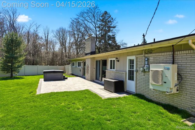 3550 Upton Drive, Troy, MI 48084