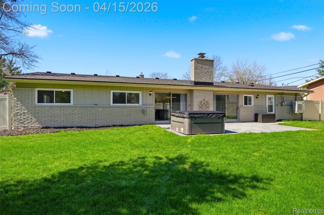 3550 Upton Drive, Troy, MI 48084