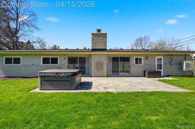 3550 Upton Drive, Troy, MI 48084