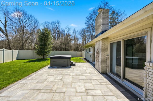 3550 Upton Drive, Troy, MI 48084