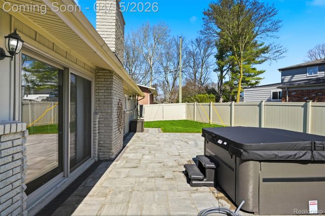 3550 Upton Drive, Troy, MI 48084