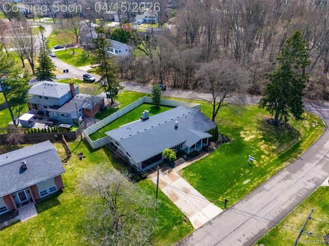 3550 Upton Drive, Troy, MI 48084