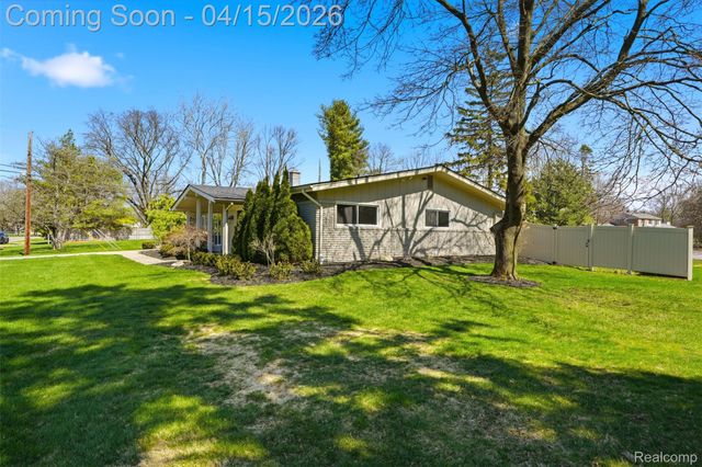 3550 Upton Drive, Troy, MI 48084