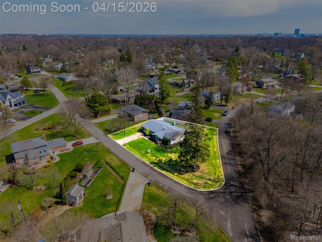 3550 Upton Drive, Troy, MI 48084