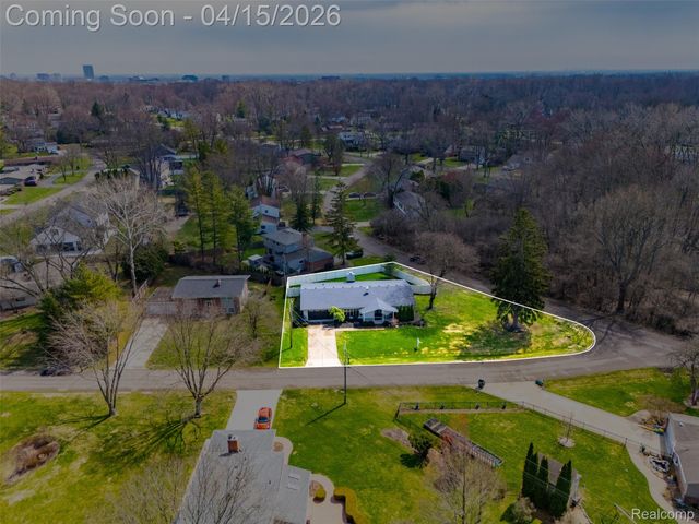3550 Upton Drive, Troy, MI 48084