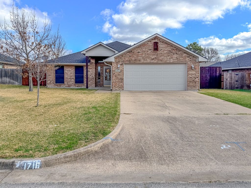 1716 Dogwood Trail, Corsicana, TX 75110