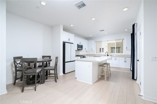 26938 Tanager, Valencia, CA 91381