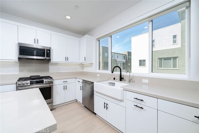 26938 Tanager, Valencia, CA 91381